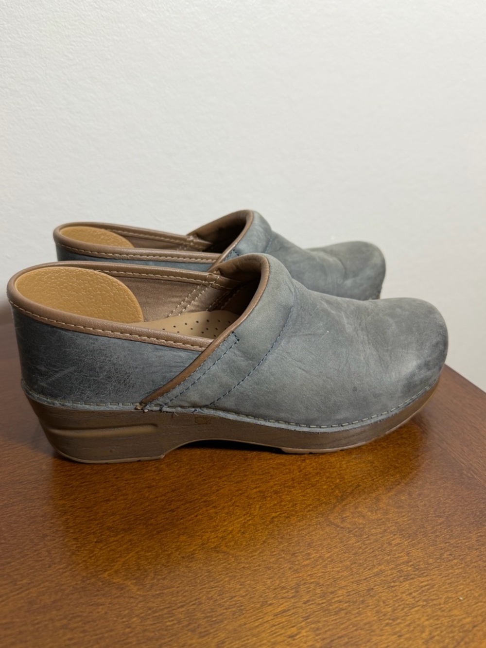 Dansko Professional Gray Oiled Leather Clogs Womens EU 38 Nurse Comfort Shoes